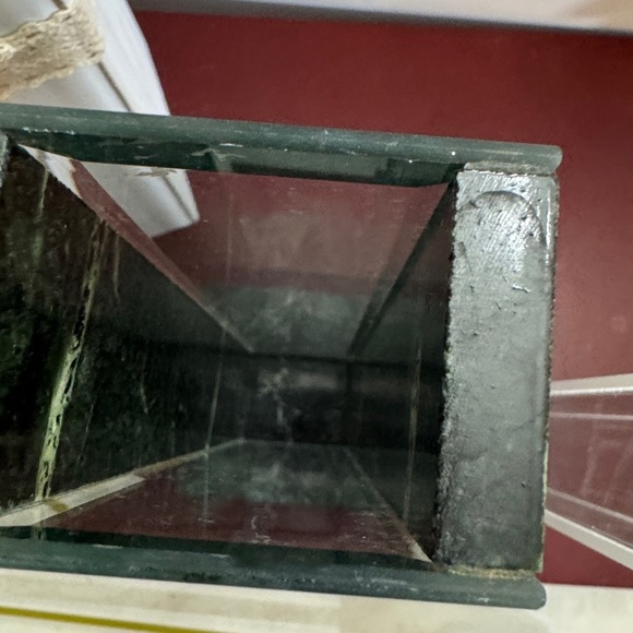 V 1 glass vase.  Elegant Green Marble base and side Vase - Picture 4 of 7